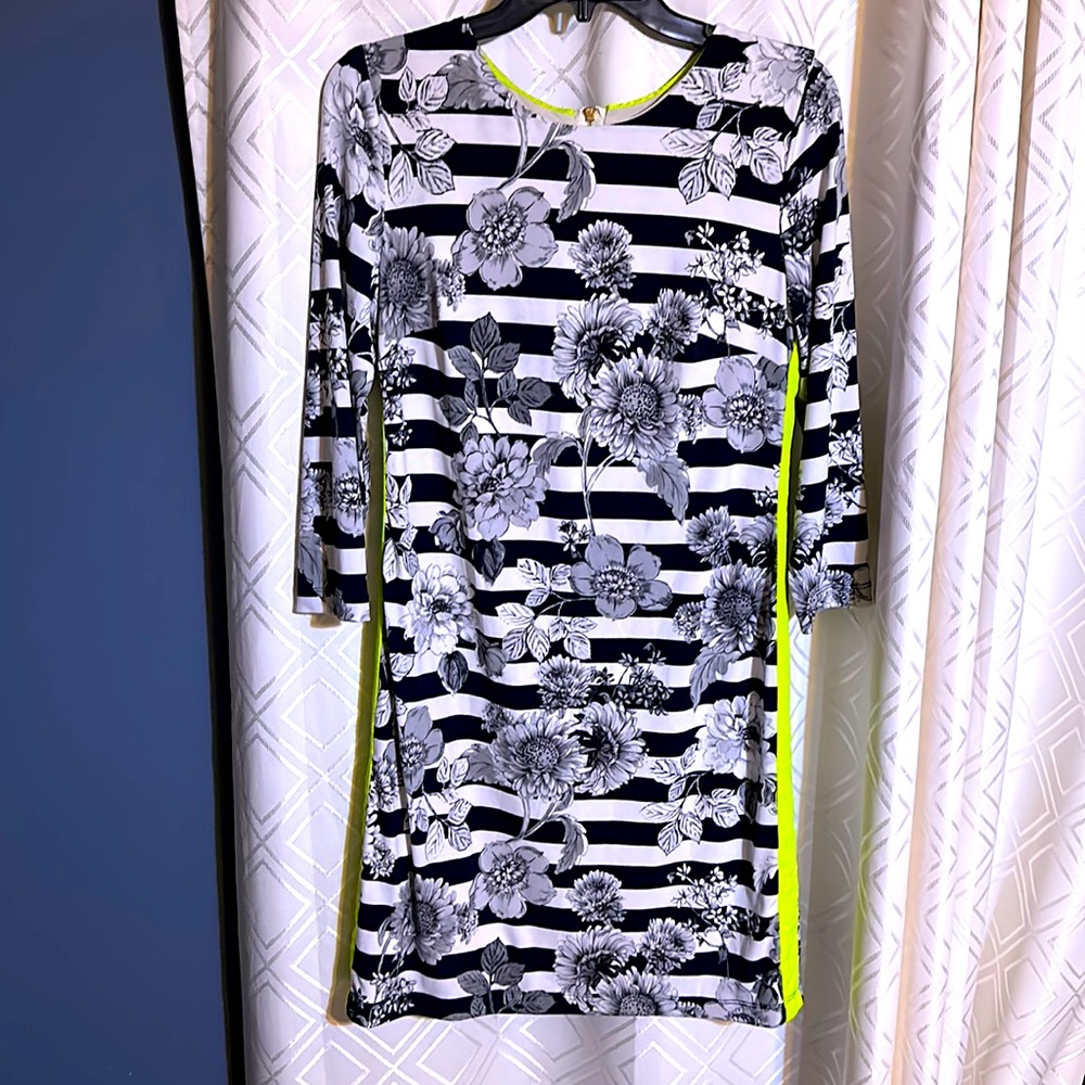 Beautiful fitted dress for any occasion!